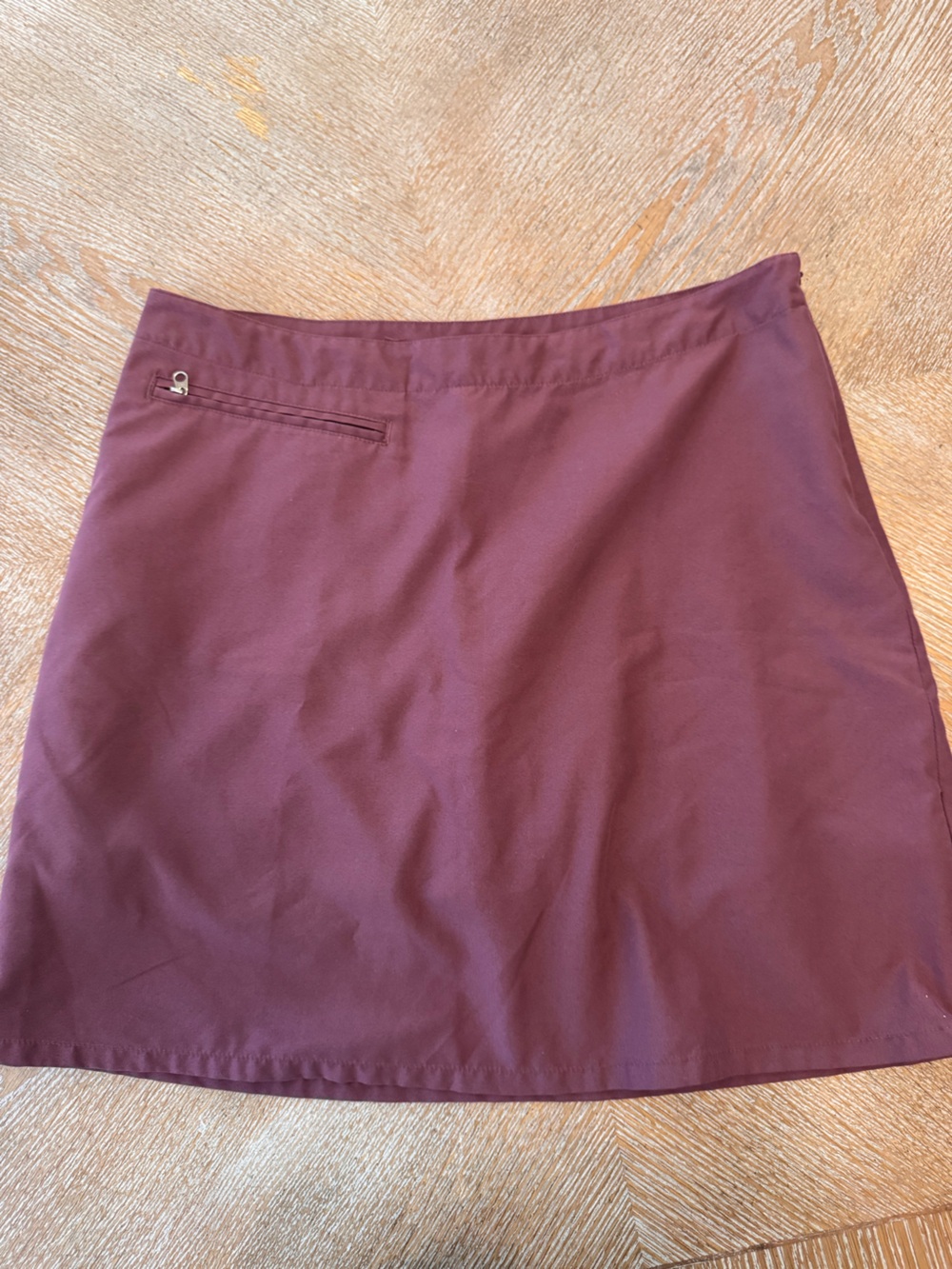 Patagonia Burgundy Skort Size 8 Zip pockets Waist 32” Inseam 17”